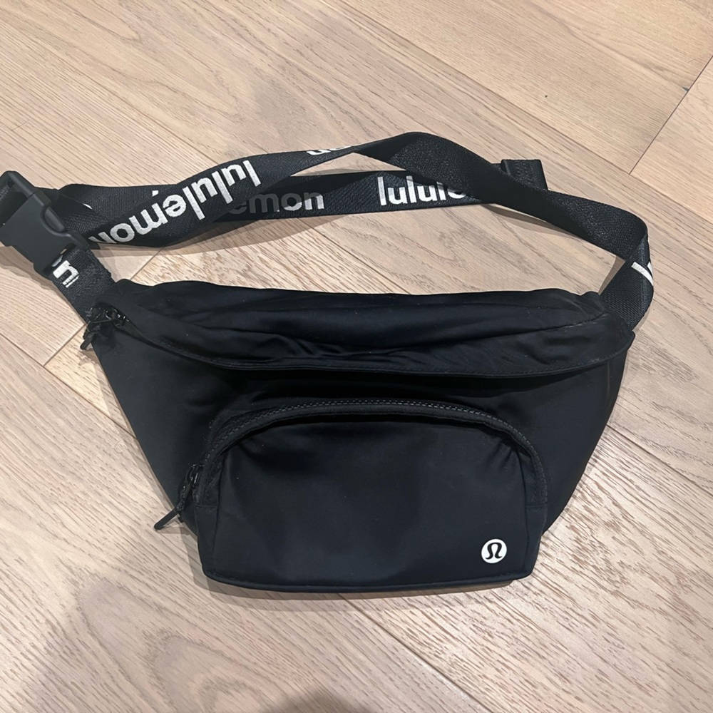 All Day Essentials Belt Bag 2.5L